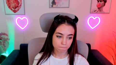 Nicole online show from December 27, 2:01 pm