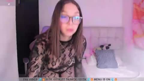 Nicol independent model online show from July 12, 3:59 pm