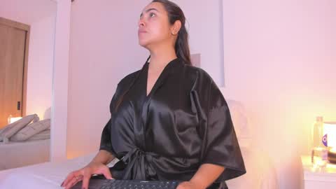 Nicole online show from April 9, 12:00 pm