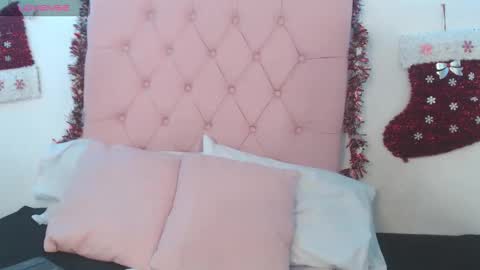 Nicolle u online show from December 15, 11:56 pm