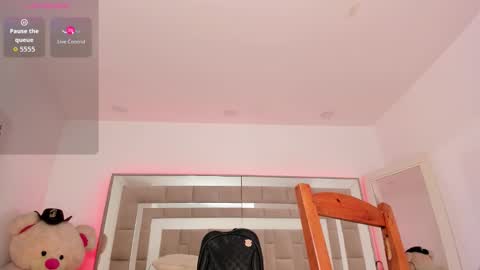 Nicolle online show from October 15, 12:50 pm