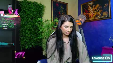 Nicolle online show from March 12, 1:48 pm