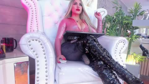 Nicollette Miller online show from January 4, 2:56 pm