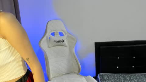 Nicol online show from December 17, 9:32 pm