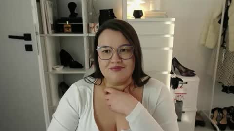 Holly online show from March 12, 4:00 pm