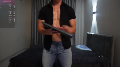 Snapshot of nik_sharp chatting on September 22, 6:01 pm Nik online show from September 22, 6:01 pm