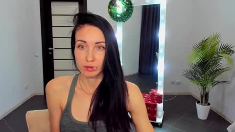 Snapshot of nikamiles chatting on December 1, 5:48 pm Nika online show from December 1, 5:48 pm