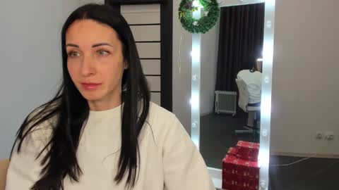 Snapshot of nikamiles chatting on December 9, 6:03 pm Nika online show from December 9, 6:03 pm