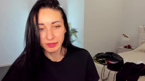 Snapshot of nikamiles chatting on December 3, 7:38 am Nika online show from December 3, 7:38 am