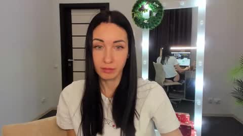 Snapshot of nikamiles chatting on December 27, 9:39 am Nika online show from December 27, 9:39 am