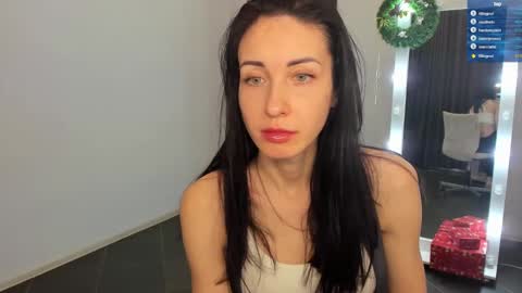 Snapshot of nikamiles chatting on January 2, 8:17 am Nika online show from January 2, 8:17 am