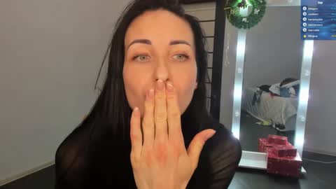 Snapshot of nikamiles chatting on January 1, 5:00 pm Nika online show from January 1, 5:00 pm