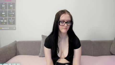 Nicole online show from April 5, 9:28 am