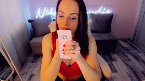 nikki_blondiee online show from February 14, 4:04 am