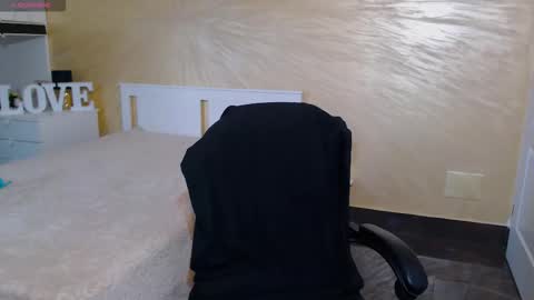 Nicole online show from March 21, 2:22 pm