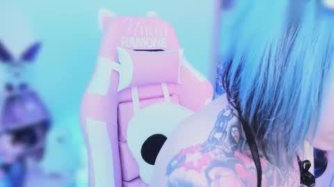 Nikki Ramone   online show from November 1, 1:17 am