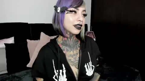 Nikki Ramone   online show from March 5, 2:36 am