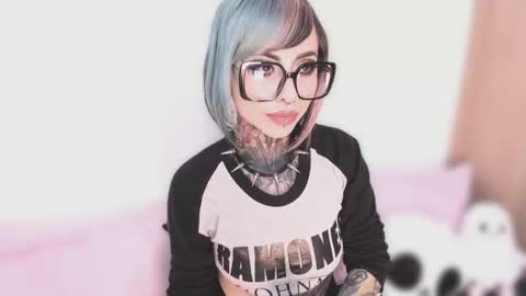 Nikki Ramone   online show from October 7, 10:17 pm