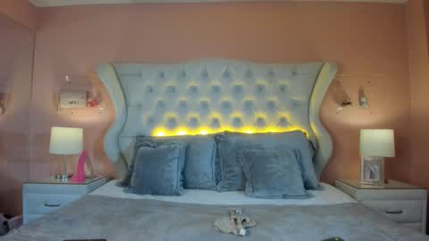 Y E S I online show from March 24, 7:20 pm