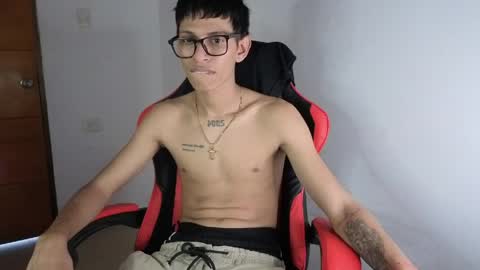 niklaus_wolf online show from April 16, 8:09 pm