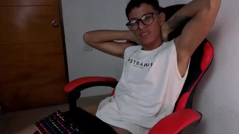 niklaus_wolf online show from March 11, 6:49 am