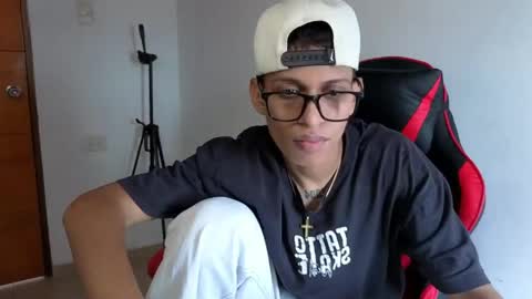 niklaus_wolf online show from March 24, 3:29 pm