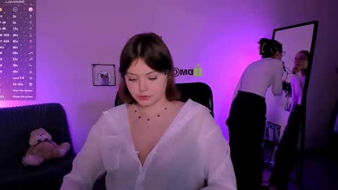 Snapshot of nikol_kitt chatting on September 29, 7:46 pm Little Niko Help me reach my goals online show from September 29, 7:46 pm