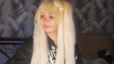 nikoli_naw online show from May 9, 7:20 pm