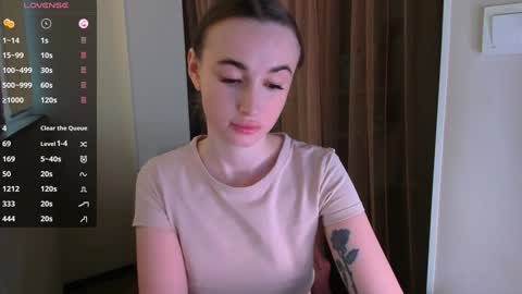 Snapshot of nikoll_s chatting on December 29, 7:06 am online show from December 29, 7:06 am