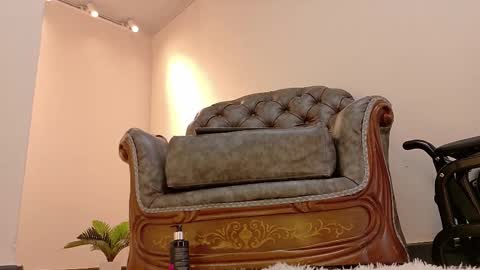  NIKY SMIT  online show from March 6, 6:05 pm