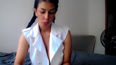Snapshot of nila_kaia chatting on February 21, 6:04 pm nila online show from February 21, 6:04 pm