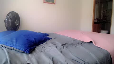 Snapshot of nila_kaia chatting on February 9, 7:41 pm nila online show from February 9, 7:41 pm