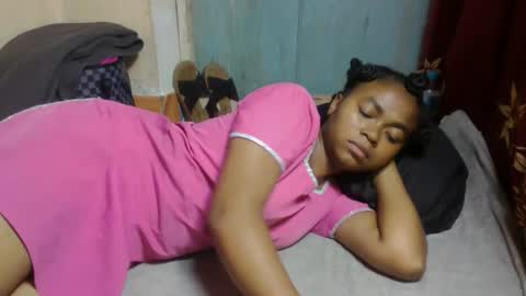 nilah online show from April 11, 1:26 pm