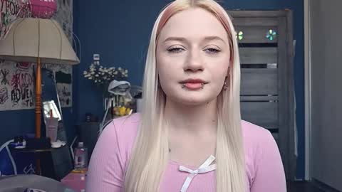 Isabella online show from March 9, 11:15 am