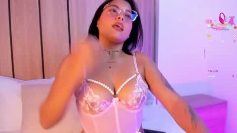 N I N A online show from May 23, 2:40 am
