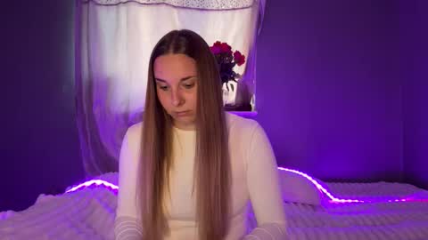 Snapshot of ninaglow_ chatting on September 24, 1:51 pm ninaglow_ online show from September 24, 1:51 pm
