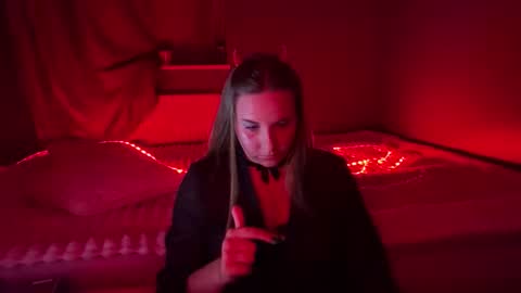 Snapshot of ninaglow_ chatting on October 6, 6:37 pm ninaglow_ online show from October 6, 6:37 pm