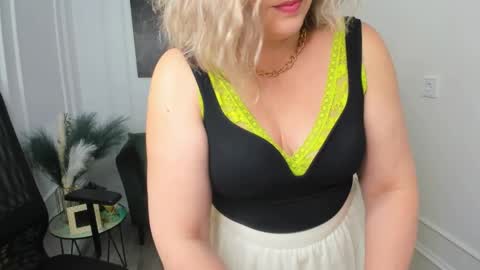 ninastarle online show from April 10, 6:30 am