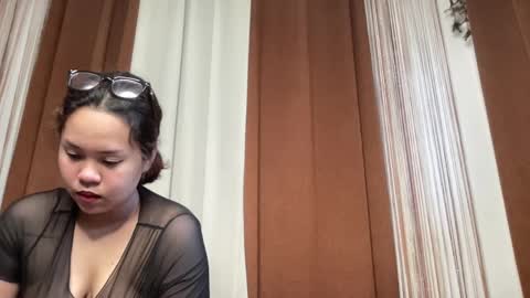 nini_luvskorn online show from April 14, 9:51 pm