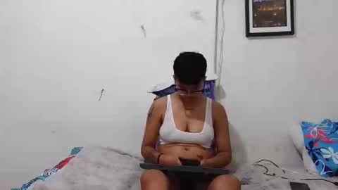 nini_smith online show from April 17, 4:59 am