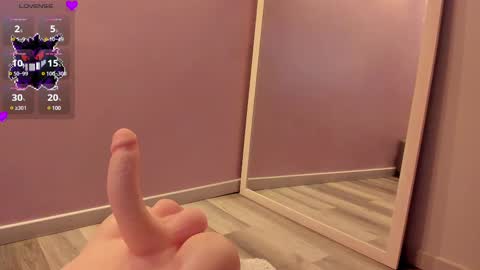 Snapshot of ninna_monroe_ chatting on February 18, 1:33 pm Ninna online show from February 18, 1:33 pm