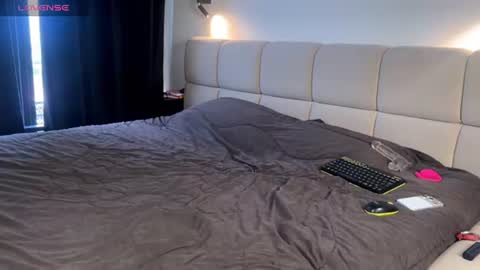 Richard21 and Holly22 online show from June 20, 1:50 pm
