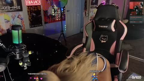 NIVIA WOLFE online show from December 9, 12:19 pm