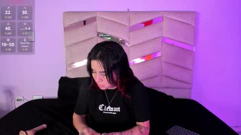 Snapshot of nixielee__ chatting on October 23, 7:37 pm Nixie online show from October 23, 7:37 pm