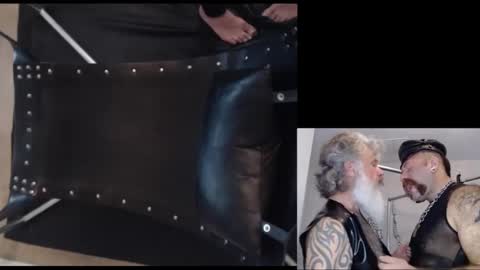 Snapshot of njdbear chatting on December 22, 10:04 pm Don online show from December 22, 10:04 pm