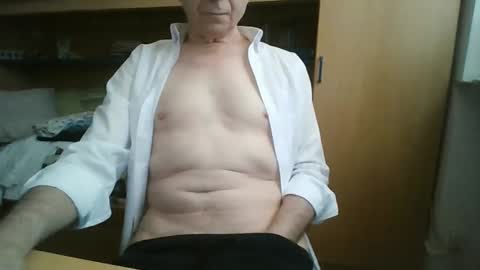 nkdyy online show from May 18, 12:33 pm