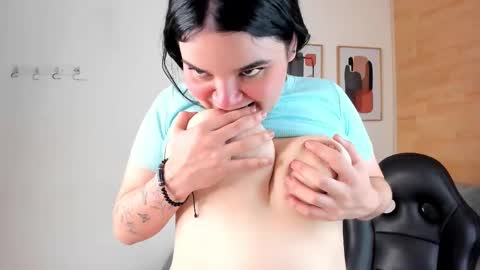 Noa online show from February 25, 8:34 pm