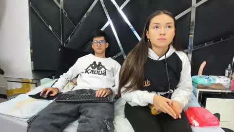 NoaandArez online show from February 3, 2:19 am