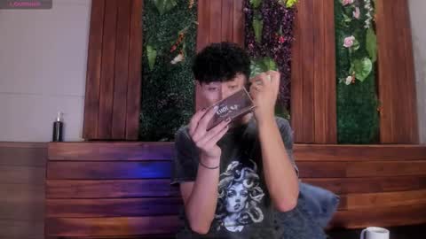 noah_dupont_ online show from December 21, 11:38 am