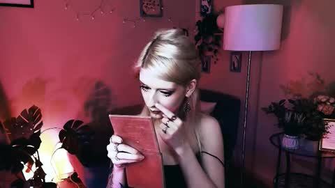 REAL name LiaDM are always open online show from October 31, 12:00 am